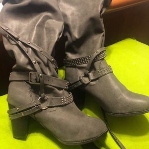 Woman size 9 boots